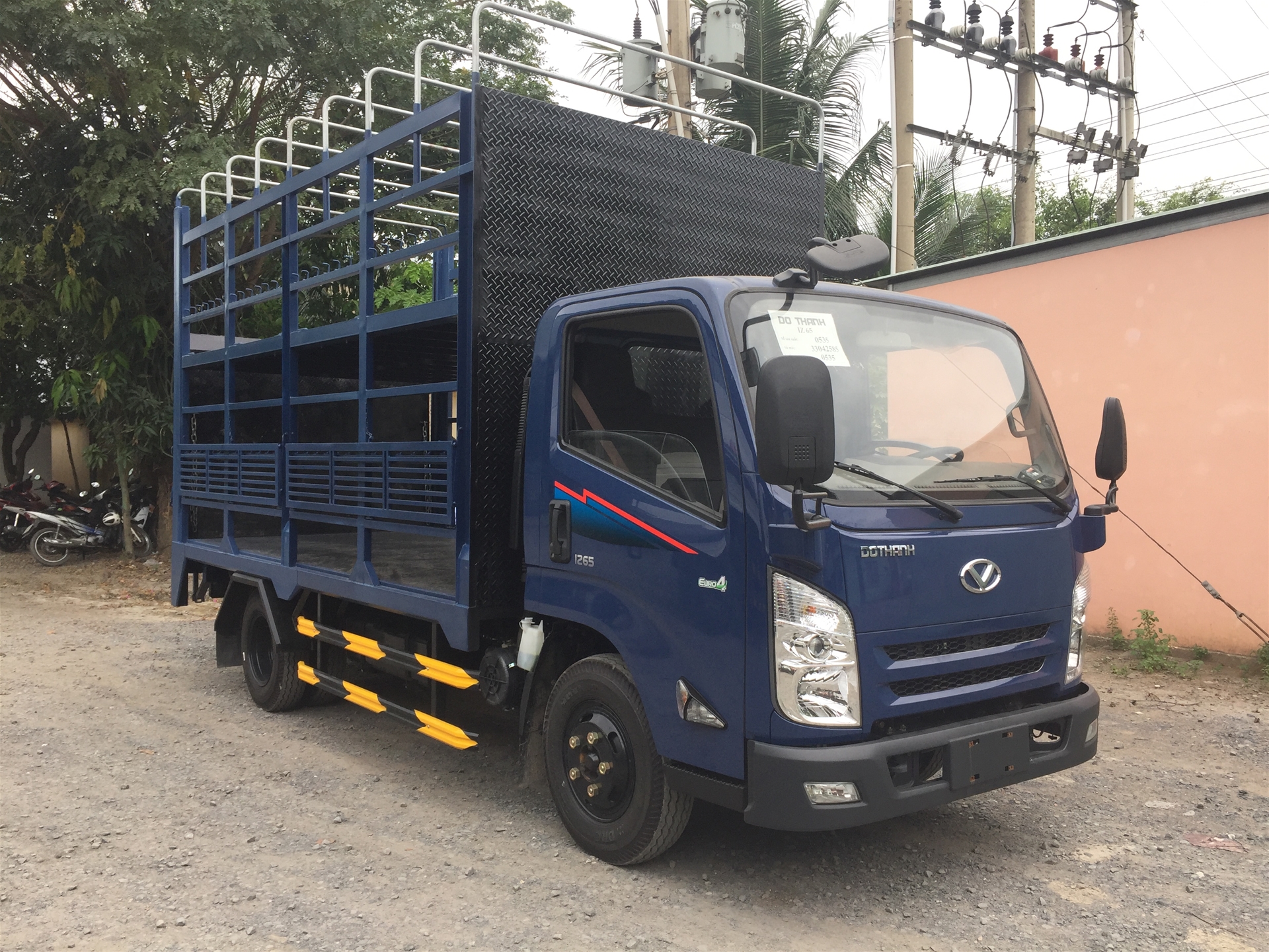 Xe tải IZ65 chở xe máy 2 tầng