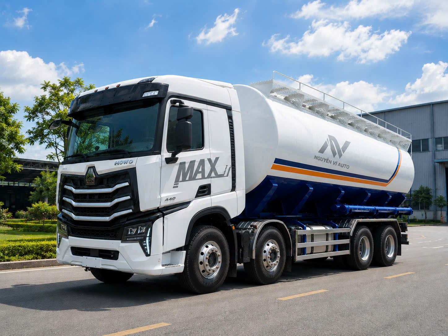 Xe Bồn HOWO MAX 4 Chân Chở Cám Thổi | Giá Tốt 2026