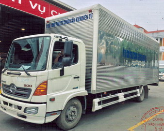 Xe tải Hino FC9JNTC 6T thùng kín siêu dài 7,3 mét chở Pallet 
