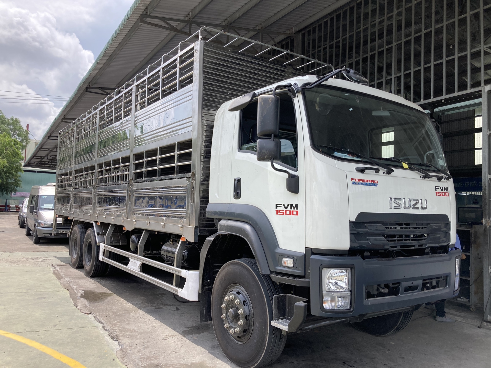 Cho thuê xe tải chở gia súc I Lh: 0949 90 96 98 Logistics An Khang