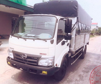 Xe tải Hino XZU342L 3T5 thùng mui bạt inox