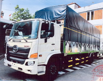 Xe tải Hino FG8JT7A-H chở xe máy 2 tầng 
