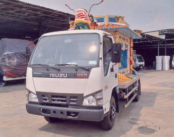 Xe tải ISUZU QKR 230 chở quan tài