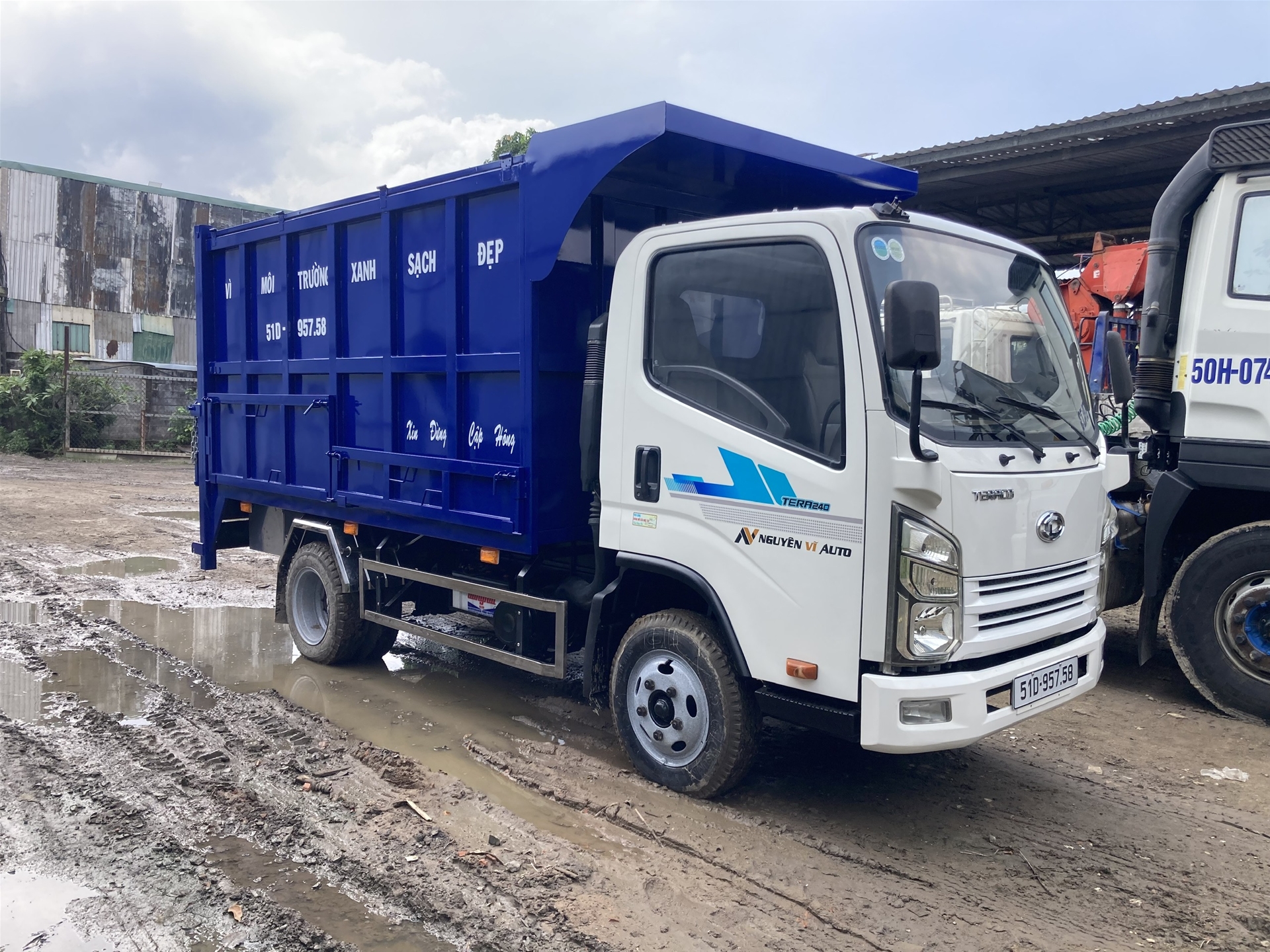 xe chở rác giá rẻ, xe chở rác kia, xe kia k165 chở rác, xe ép rác kia k165, xe chở rác tera 240, xe ép rác tera 240, xe chở rác daehan motor, xe chở rác động cơ isuzu, xe tải tera 240, xe môi trường tera 240, xe gom rác giá rẻ, xe ép rác mini, xe ép rác 3 khối, xe ép rác 6 khối, xe ép rác 8 khối, xe ép rác 10 khối, xe chở rác hàn quốc, xe chở rác nhật bản, xe chở rác hyundai n250, xe chở rác isuzu qkr230, xe môi trường giá rẻ, xe gom rác đô thị, xe thu gom rác dân lập, xe ép rác tphcm, xe ép rác miền nam, xe ép rác trả góp, xe tải động cơ isuzu, xe tải hộp số getrag, xe tải cầu dymos, xe ép rác inox, xe ép rác inox 430, xe ép rác thép ss400, xe ép rác chất lượng cao, xe ép rác tiết kiệm nhiên liệu, xe chở rác mới 100%, xe ép rác công nghệ hàn quốc, xe môi trường chuyên dùng, đóng thùng ép rác, cải tạo xe ép rác, giá xe ép rác, mua xe ép rác, xe ép rác nguyễn vĩ auto, xe môi trường nguyễn vĩ auto, xe chở rác công ích, xe gom rác khu công nghiệp, xe gom rác khu dân cư, xe chở rác tải nhẹ, xe ép rác tải nhẹ, xe ép rác dưới 500 triệu, xe ép rác hiệu quả cao, xe tải môi trường, xe chuyên dùng môi trường, xe ép rác dân lập, xe ép rác công trình, xe ép rác thu gom rác sinh hoạt, xe ép rác hẻm nhỏ, xe ép rác tiết kiệm dầu, xe ép rác bền bỉ, xe ép rác bảo hành dài hạn