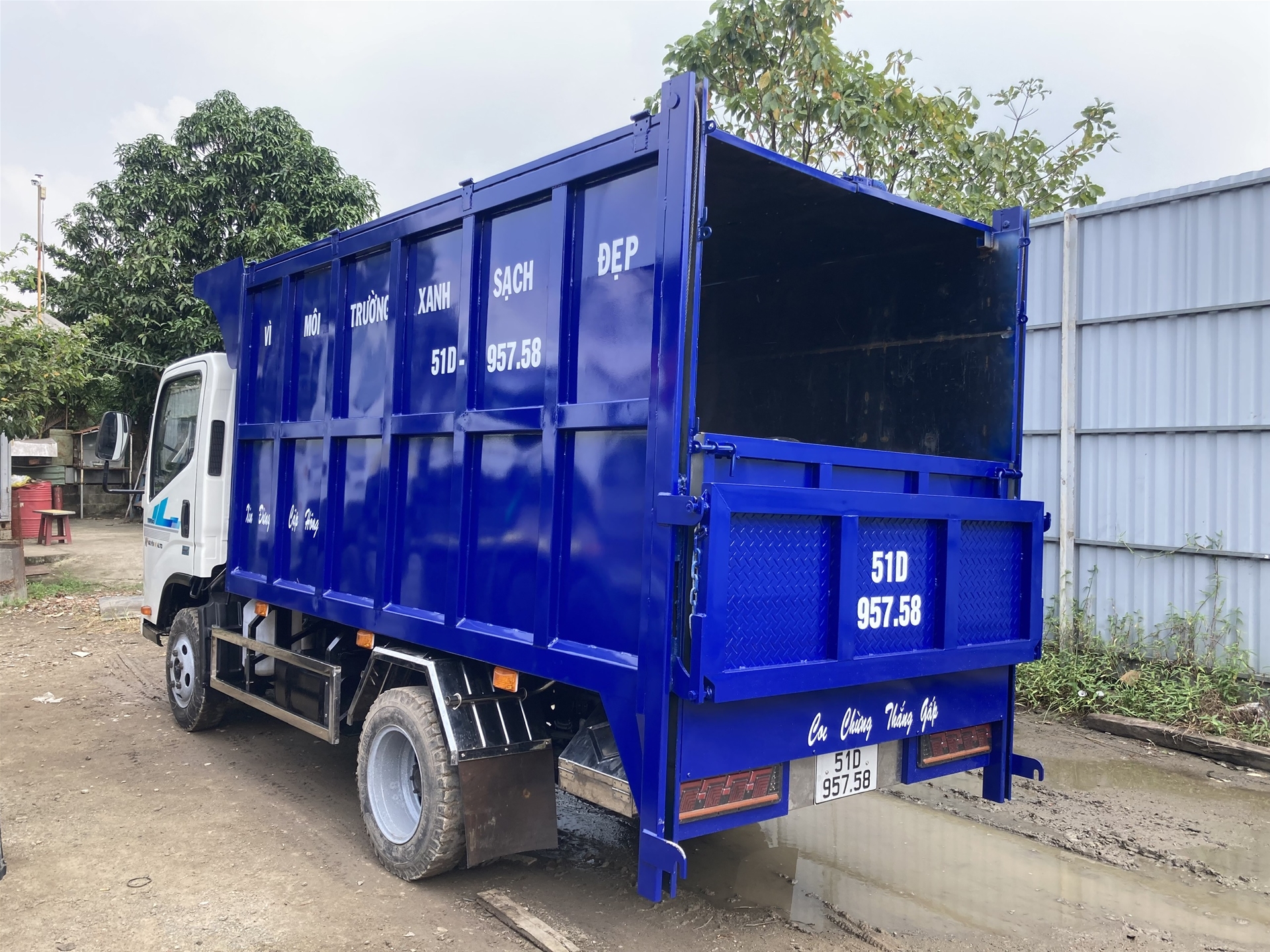 xe chở rác giá rẻ, xe chở rác kia, xe kia k165 chở rác, xe ép rác kia k165, xe chở rác tera 240, xe ép rác tera 240, xe chở rác daehan motor, xe chở rác động cơ isuzu, xe tải tera 240, xe môi trường tera 240, xe gom rác giá rẻ, xe ép rác mini, xe ép rác 3 khối, xe ép rác 6 khối, xe ép rác 8 khối, xe ép rác 10 khối, xe chở rác hàn quốc, xe chở rác nhật bản, xe chở rác hyundai n250, xe chở rác isuzu qkr230, xe môi trường giá rẻ, xe gom rác đô thị, xe thu gom rác dân lập, xe ép rác tphcm, xe ép rác miền nam, xe ép rác trả góp, xe tải động cơ isuzu, xe tải hộp số getrag, xe tải cầu dymos, xe ép rác inox, xe ép rác inox 430, xe ép rác thép ss400, xe ép rác chất lượng cao, xe ép rác tiết kiệm nhiên liệu, xe chở rác mới 100%, xe ép rác công nghệ hàn quốc, xe môi trường chuyên dùng, đóng thùng ép rác, cải tạo xe ép rác, giá xe ép rác, mua xe ép rác, xe ép rác nguyễn vĩ auto, xe môi trường nguyễn vĩ auto, xe chở rác công ích, xe gom rác khu công nghiệp, xe gom rác khu dân cư, xe chở rác tải nhẹ, xe ép rác tải nhẹ, xe ép rác dưới 500 triệu, xe ép rác hiệu quả cao, xe tải môi trường, xe chuyên dùng môi trường, xe ép rác dân lập, xe ép rác công trình, xe ép rác thu gom rác sinh hoạt, xe ép rác hẻm nhỏ, xe ép rác tiết kiệm dầu, xe ép rác bền bỉ, xe ép rác bảo hành dài hạn