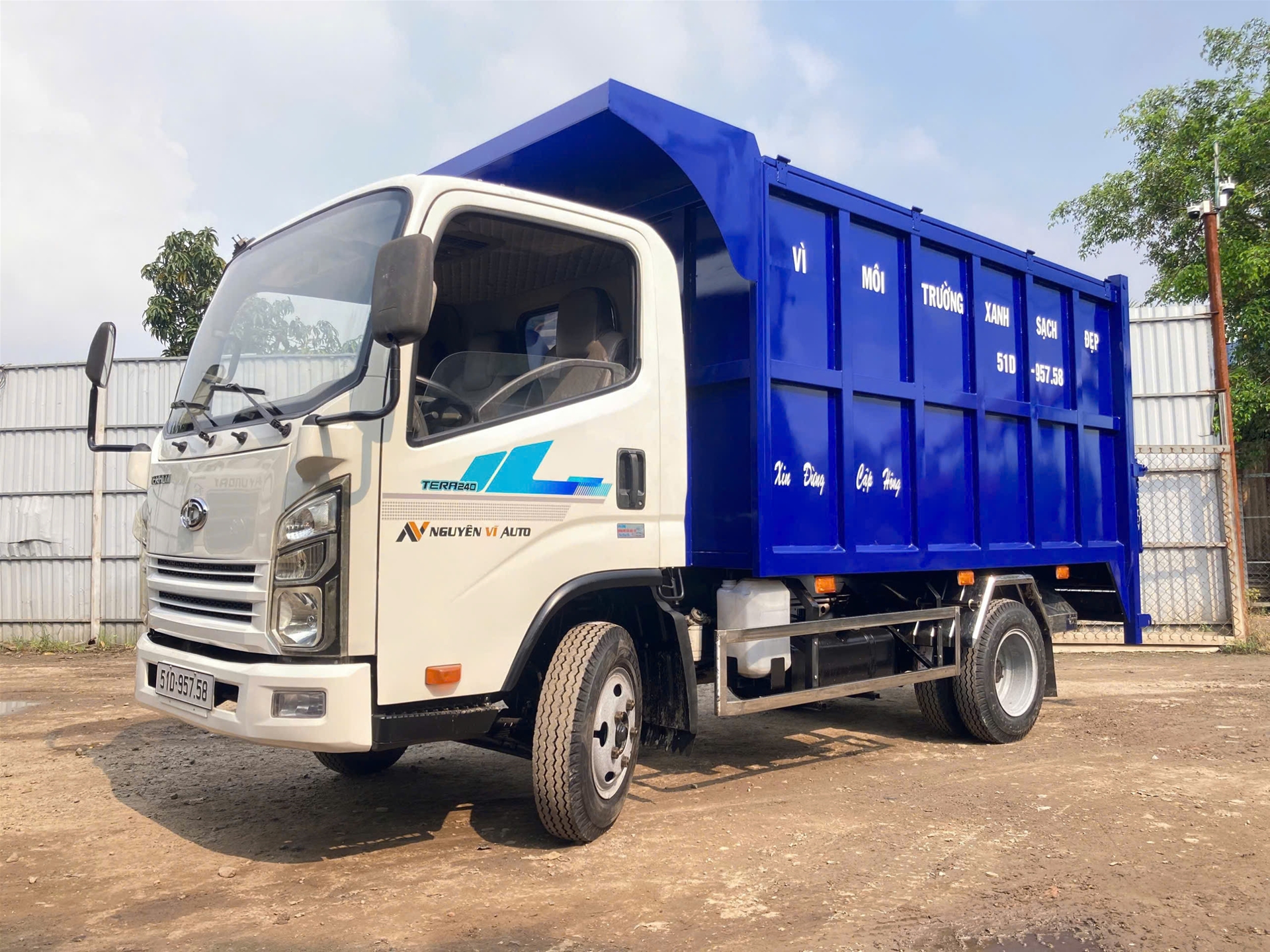 xe chở rác giá rẻ, xe chở rác kia, xe kia k165 chở rác, xe ép rác kia k165, xe chở rác tera 240, xe ép rác tera 240, xe chở rác daehan motor, xe chở rác động cơ isuzu, xe tải tera 240, xe môi trường tera 240, xe gom rác giá rẻ, xe ép rác mini, xe ép rác 3 khối, xe ép rác 6 khối, xe ép rác 8 khối, xe ép rác 10 khối, xe chở rác hàn quốc, xe chở rác nhật bản, xe chở rác hyundai n250, xe chở rác isuzu qkr230, xe môi trường giá rẻ, xe gom rác đô thị, xe thu gom rác dân lập, xe ép rác tphcm, xe ép rác miền nam, xe ép rác trả góp, xe tải động cơ isuzu, xe tải hộp số getrag, xe tải cầu dymos, xe ép rác inox, xe ép rác inox 430, xe ép rác thép ss400, xe ép rác chất lượng cao, xe ép rác tiết kiệm nhiên liệu, xe chở rác mới 100%, xe ép rác công nghệ hàn quốc, xe môi trường chuyên dùng, đóng thùng ép rác, cải tạo xe ép rác, giá xe ép rác, mua xe ép rác, xe ép rác nguyễn vĩ auto, xe môi trường nguyễn vĩ auto, xe chở rác công ích, xe gom rác khu công nghiệp, xe gom rác khu dân cư, xe chở rác tải nhẹ, xe ép rác tải nhẹ, xe ép rác dưới 500 triệu, xe ép rác hiệu quả cao, xe tải môi trường, xe chuyên dùng môi trường, xe ép rác dân lập, xe ép rác công trình, xe ép rác thu gom rác sinh hoạt, xe ép rác hẻm nhỏ, xe ép rác tiết kiệm dầu, xe ép rác bền bỉ, xe ép rác bảo hành dài hạn