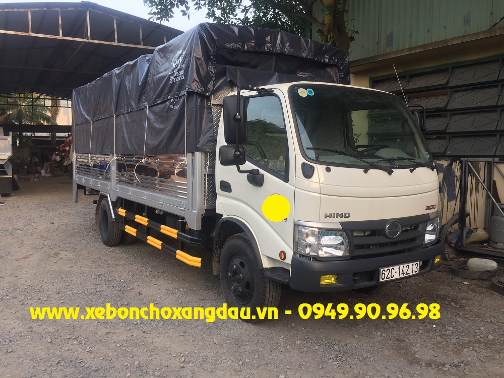 Bàn giao xe tải Hino XZU352L 2019 cho khách hàng ở Long An