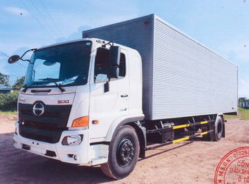Xe tải Hino FG8JT7A-G 7 tấn thùng kín dài 8,8 mét